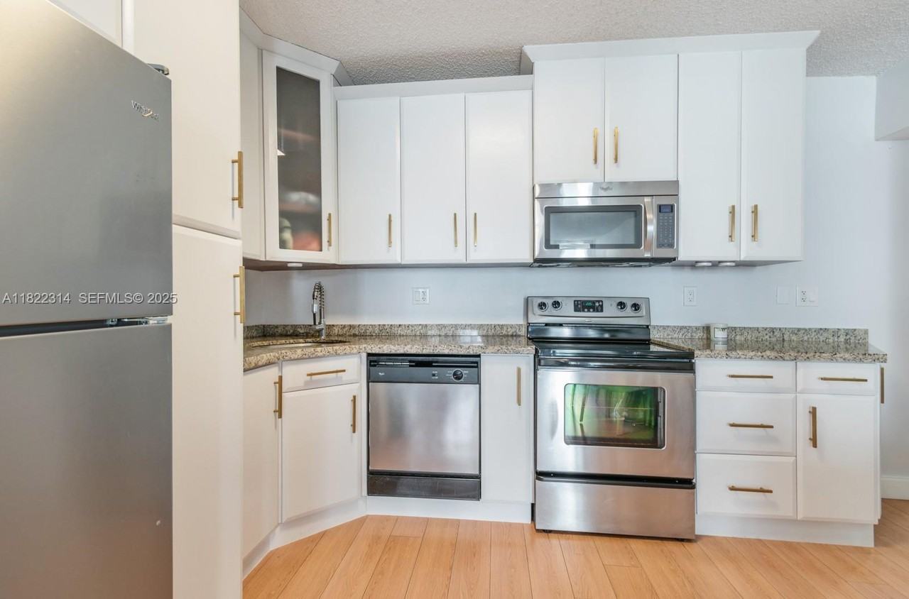 19390 Collins Avenue #714 - Photo 3 of 29