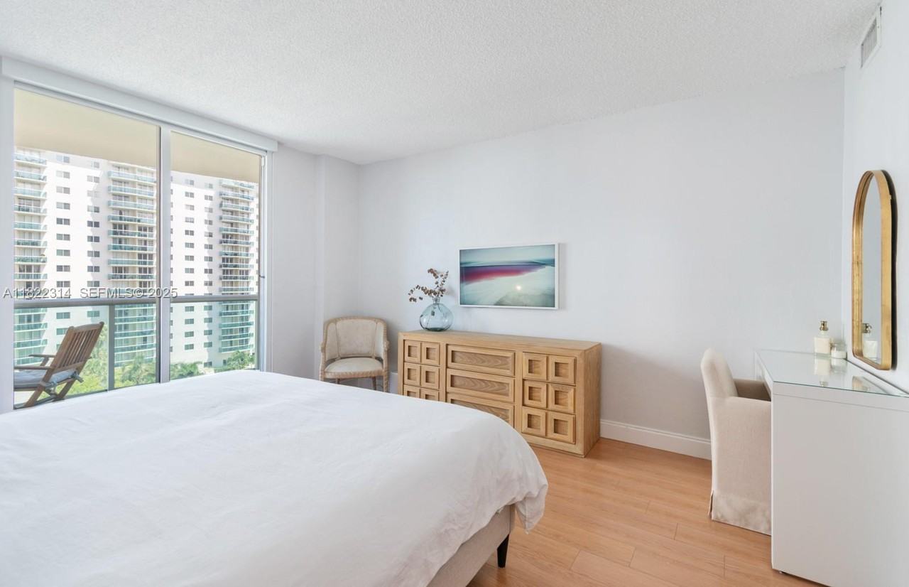 19390 Collins Avenue #714 - Photo 6 of 29