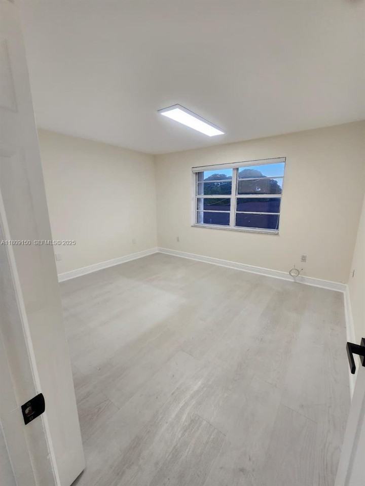 200 Southwest 113th Avenue #204 - Photo 7 of 27