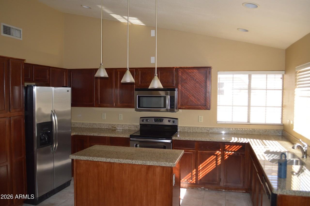 4235 E Windmere Dr - Photo 3 of 11