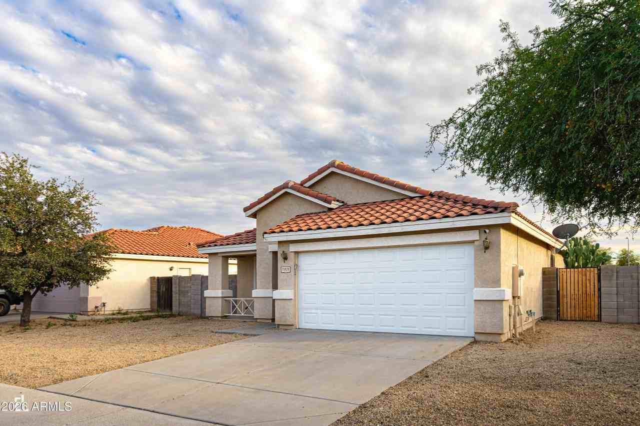 11825 W Edgemont Ave - Photo 2 of 27