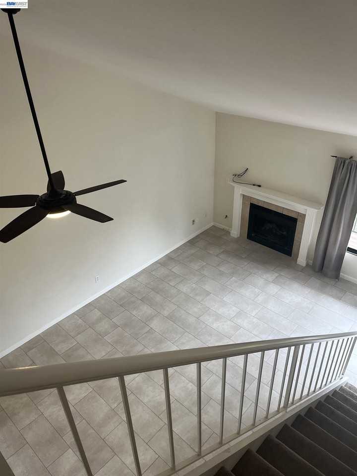 1501 Trawler St - Photo 6 of 11