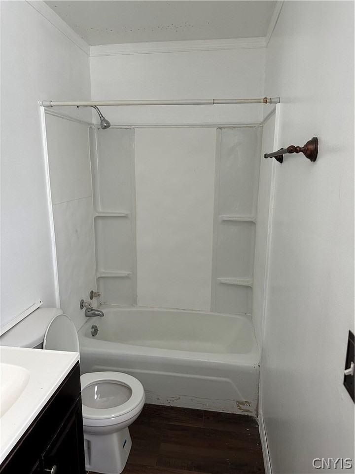 705 N James St Apt 3 #3 - Photo 5 of 15