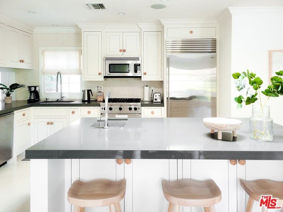 5866 Spring Oak Dr - Photo 6 of 32