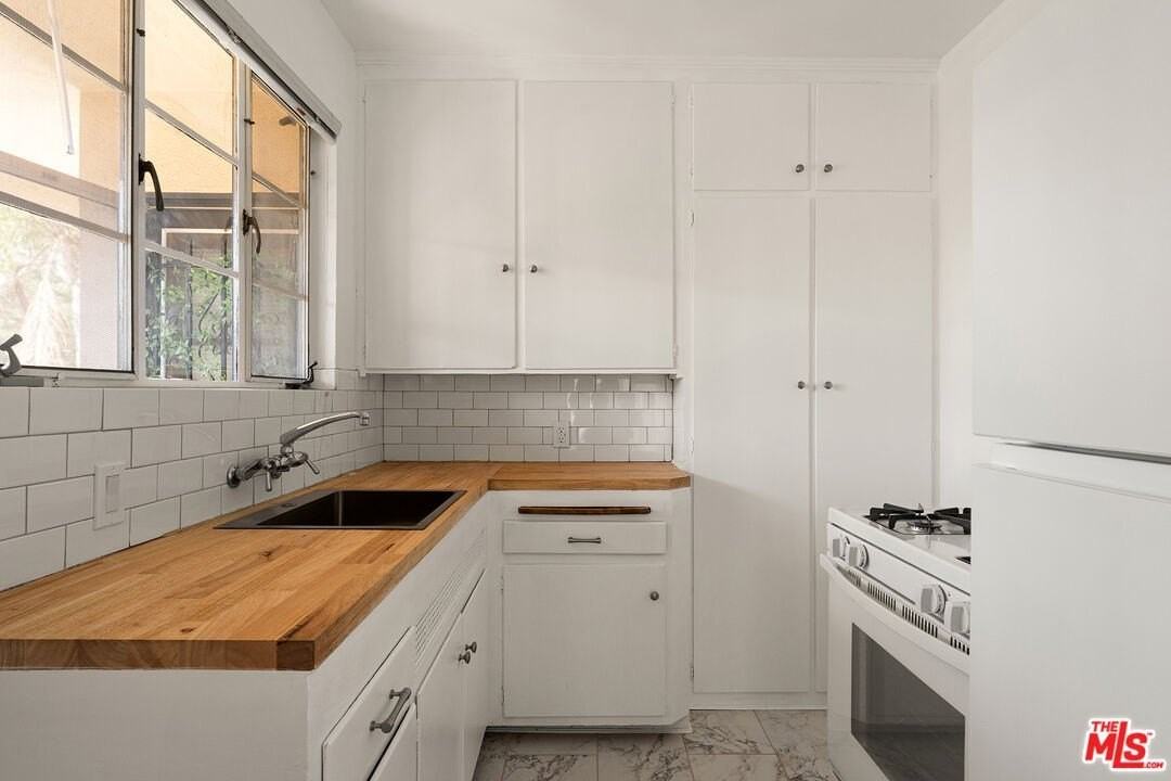 9220 Beverly Blvd Unit 1/2 #1-2 - Photo 6 of 14