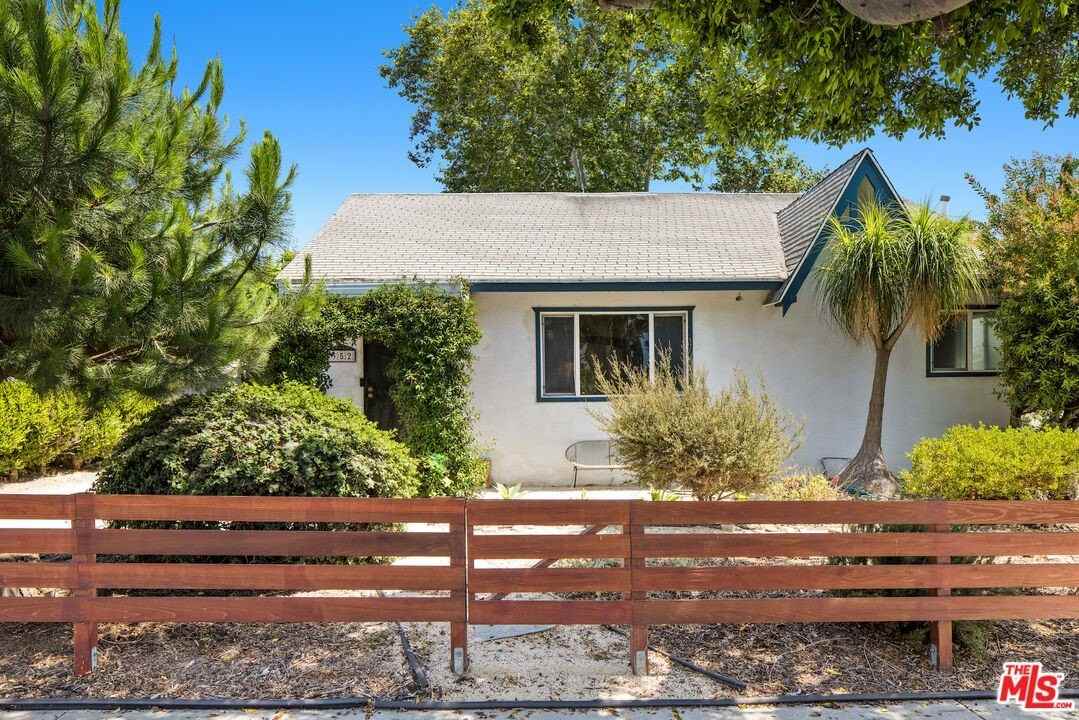 352 Hargrave St - Photo 2 of 27