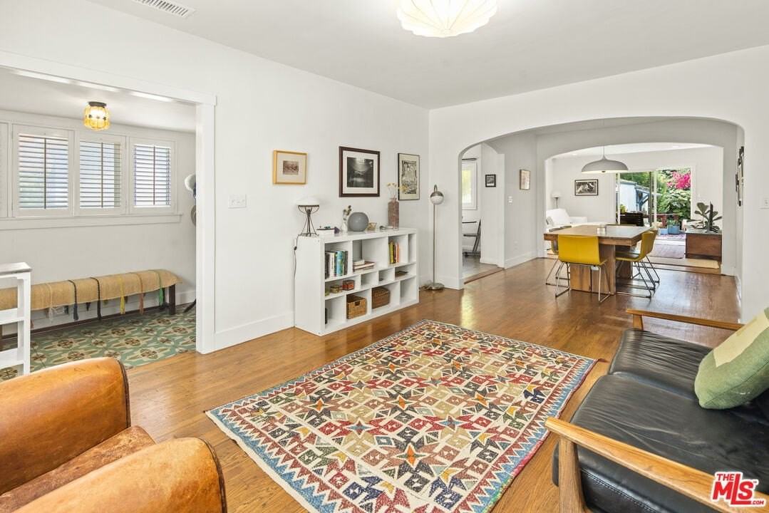 352 Hargrave St - Photo 3 of 27