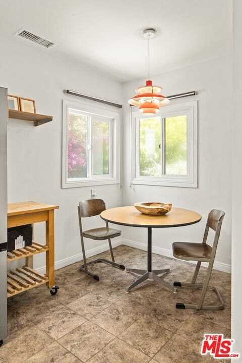 352 Hargrave St - Photo 5 of 23