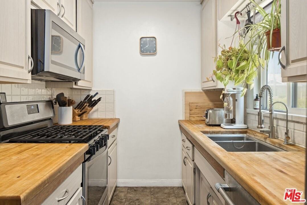 352 Hargrave St - Photo 6 of 23