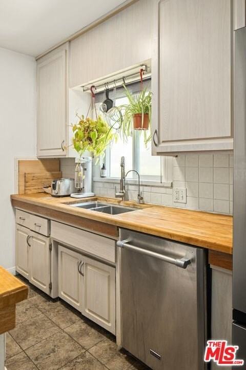 352 Hargrave St - Photo 7 of 23