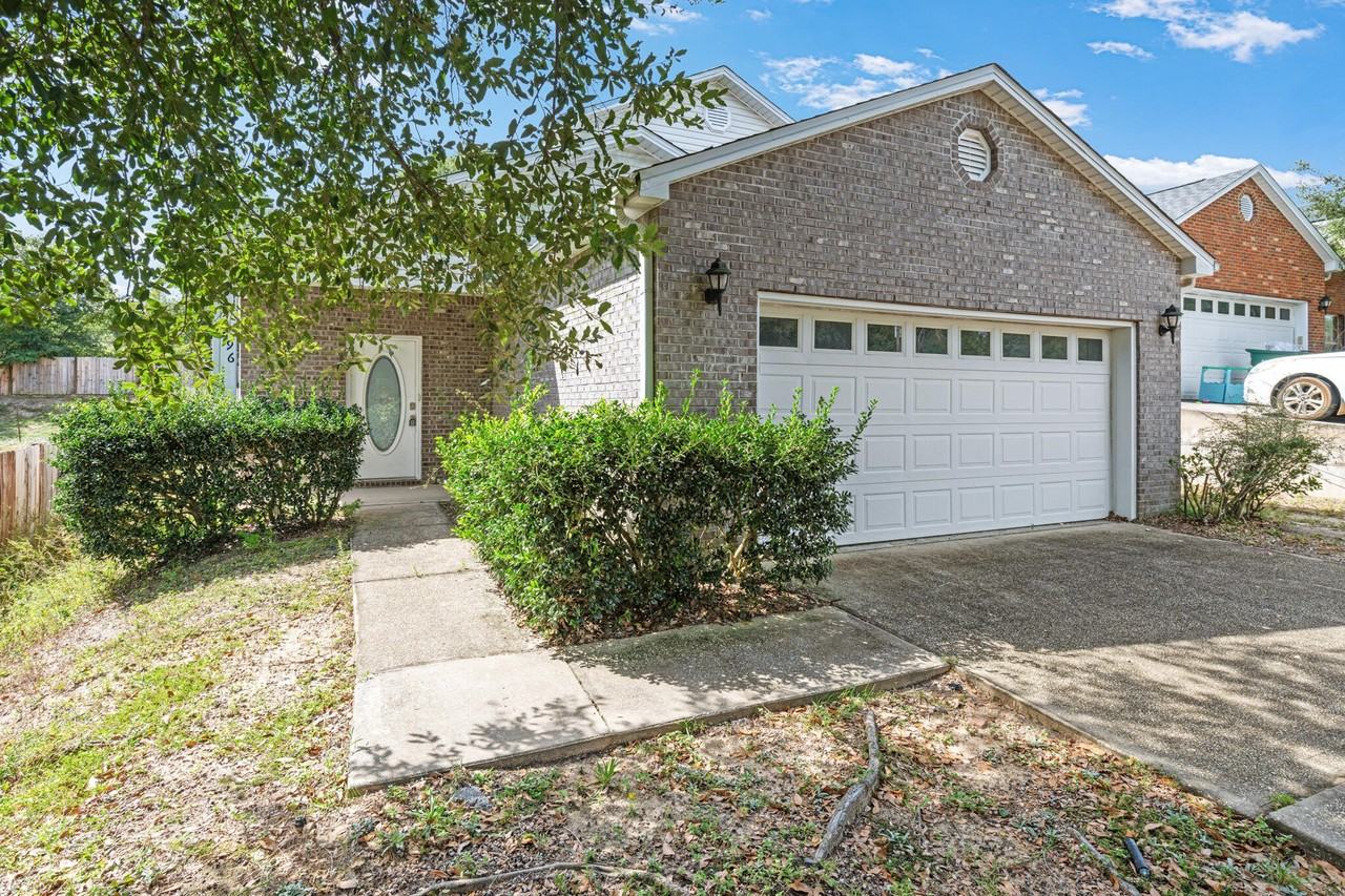 2496 Lakeview Dr S - Photo 2 of 37