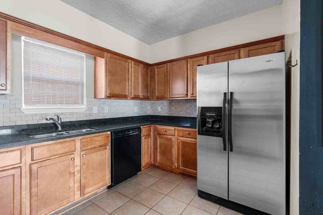 2496 Lakeview Dr S - Photo 5 of 37