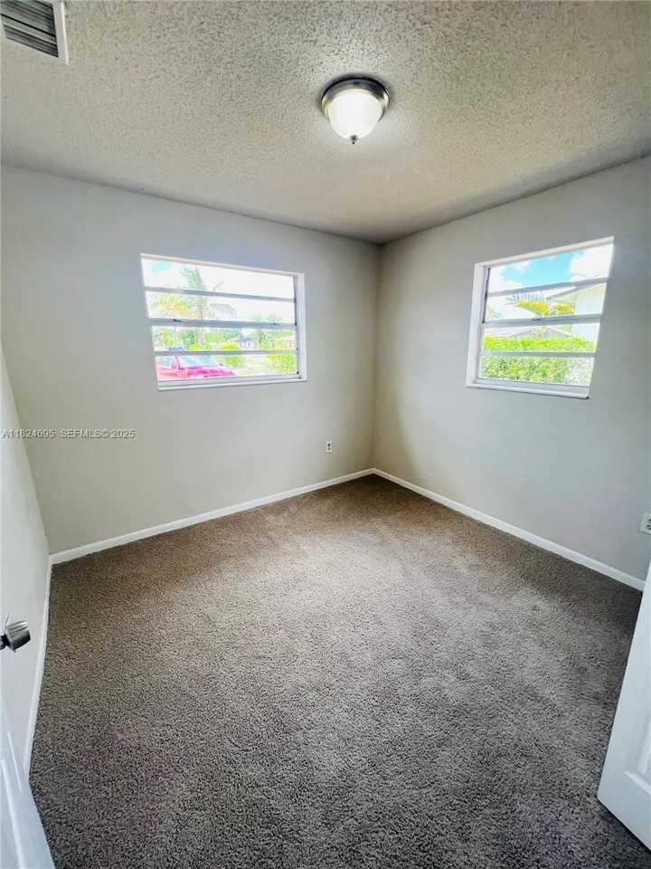 15530 Southwest 295th Terrace - Photo 7 of 21