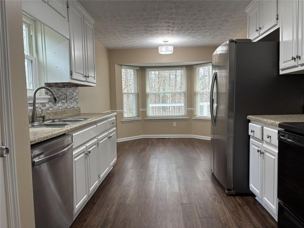 3410 Camens Ct - Photo 4 of 19