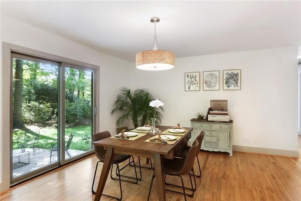 1995 Commodore Ln - Photo 2 of 32