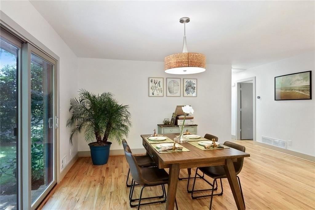 1995 Commodore Ln - Photo 3 of 32