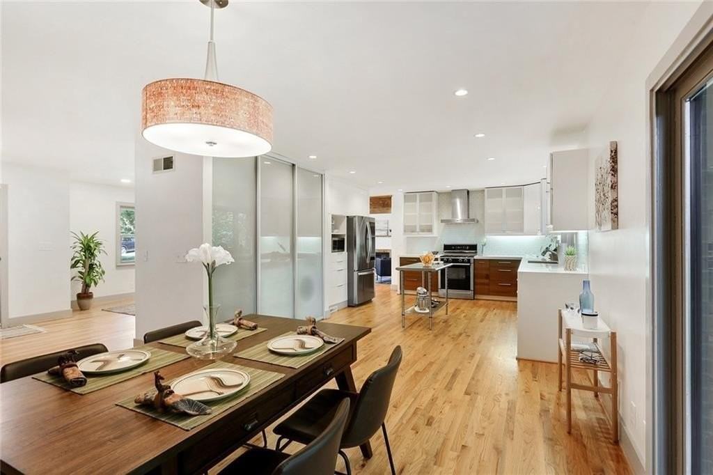 1995 Commodore Ln - Photo 5 of 32