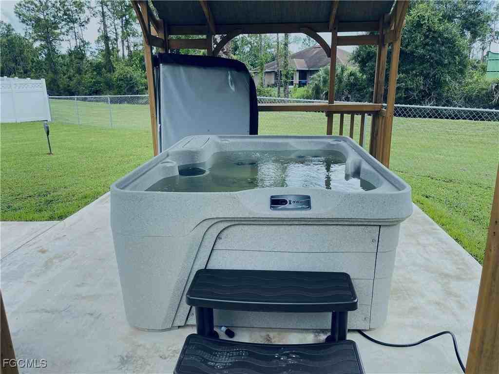 940 Belmont St E - Photo 5 of 47