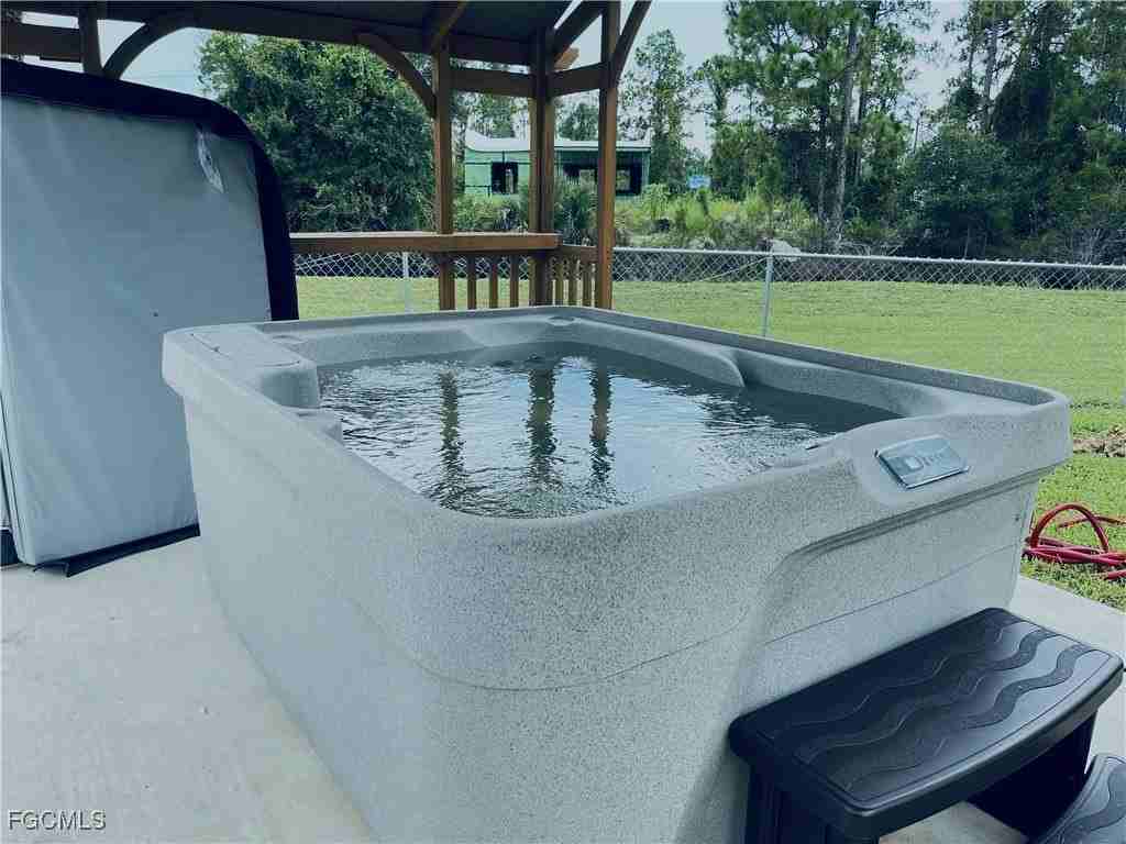 940 Belmont St E - Photo 6 of 47