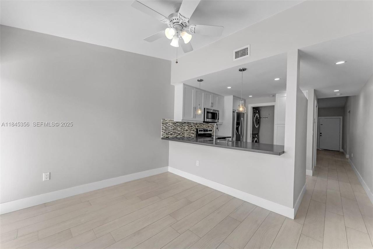 10830 Southwest 72nd Street #14 - Photo 4 of 33