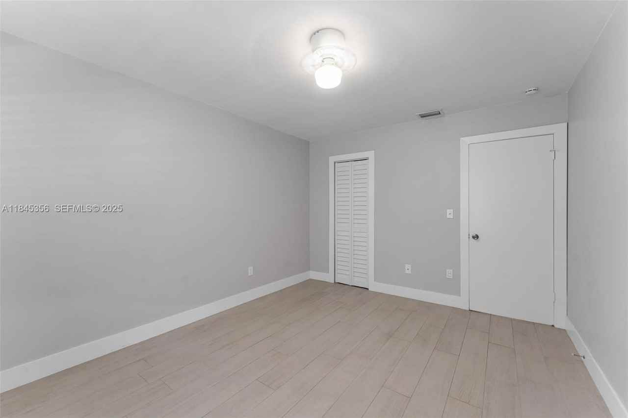 10830 Southwest 72nd Street #14 - Photo 6 of 33