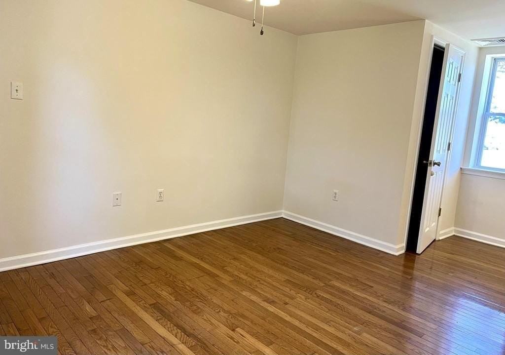 504 Mullica Hill Rd - Photo 4 of 7