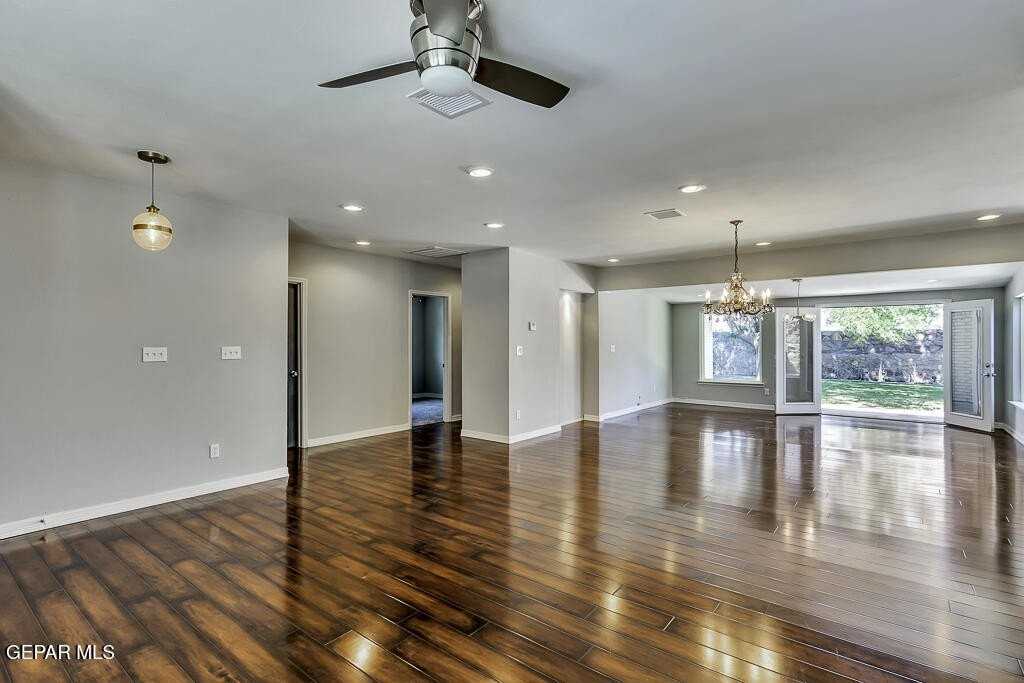 9208 Shaver Dr - Photo 5 of 32