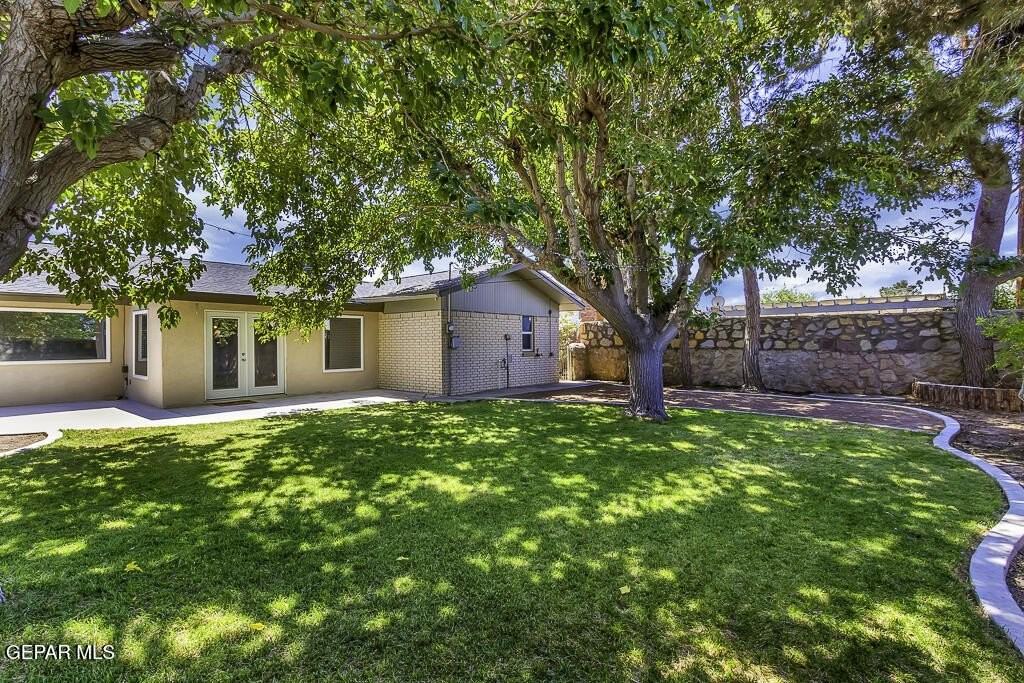 9208 Shaver Dr - Photo 6 of 32