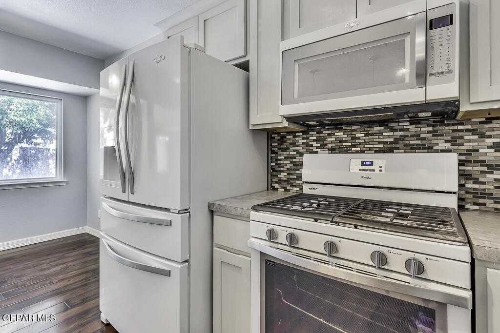 9208 Shaver Dr - Photo 7 of 32