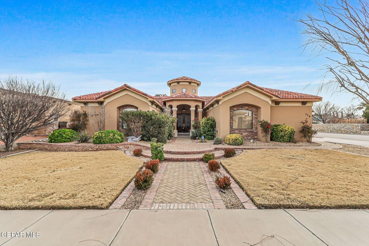 724 Scott - Photo 3 of 40