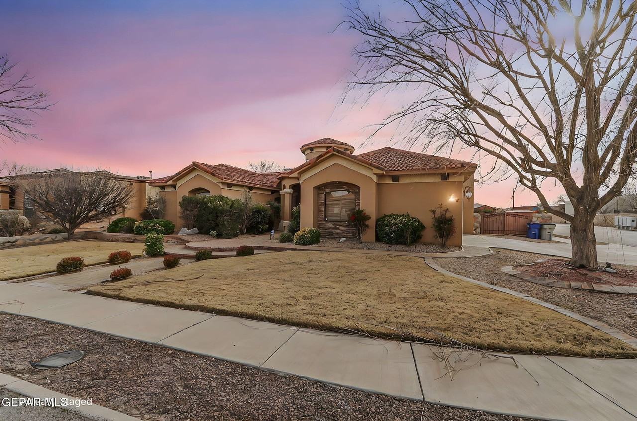 724 Scott - Photo 6 of 40