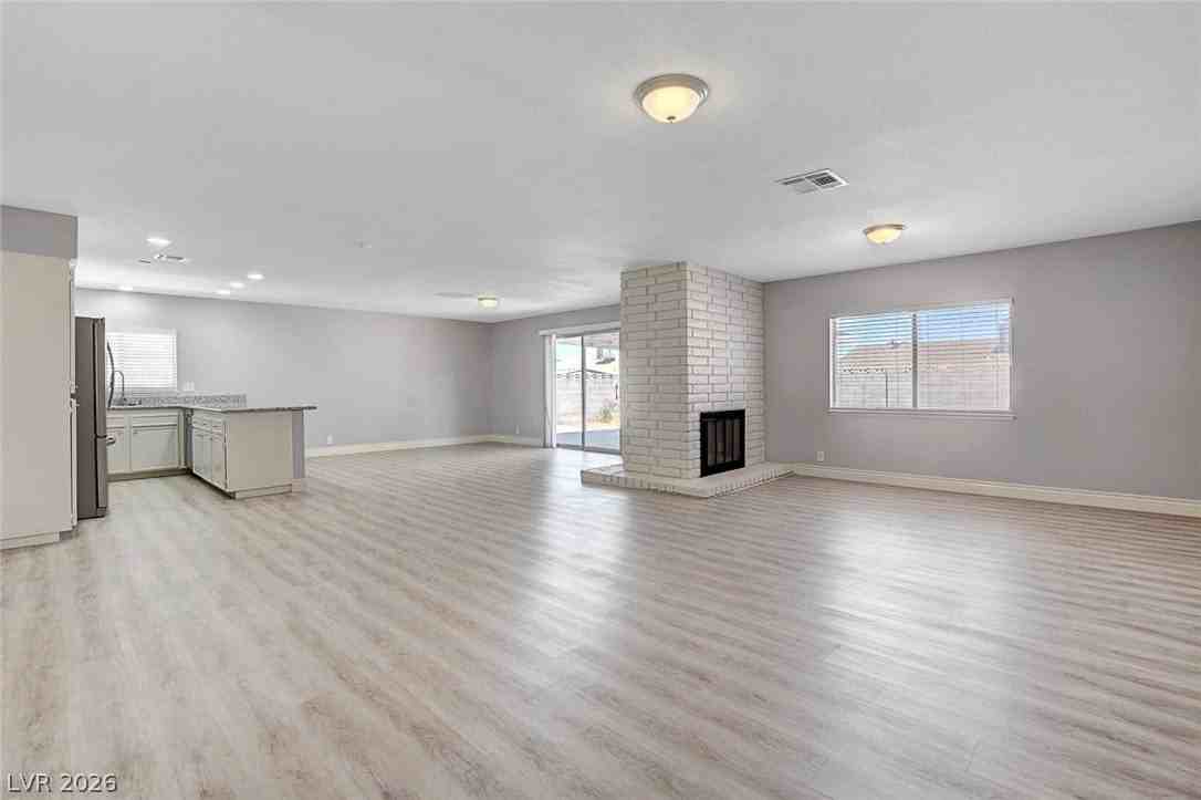 1829 Runningbear Dr - Photo 3 of 38