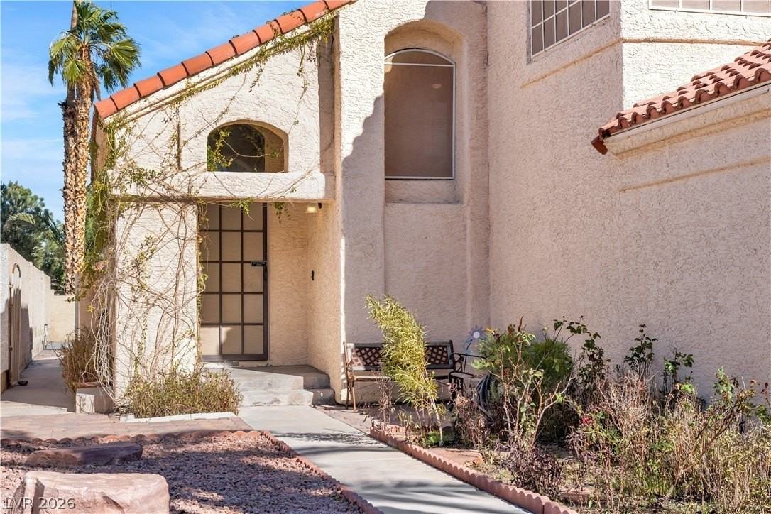 2710 Strathmoor Dr - Photo 3 of 33