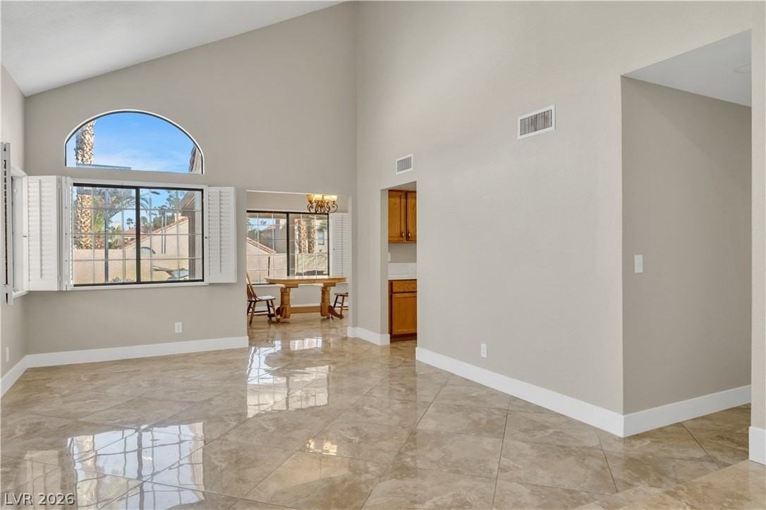 2710 Strathmoor Dr - Photo 5 of 33