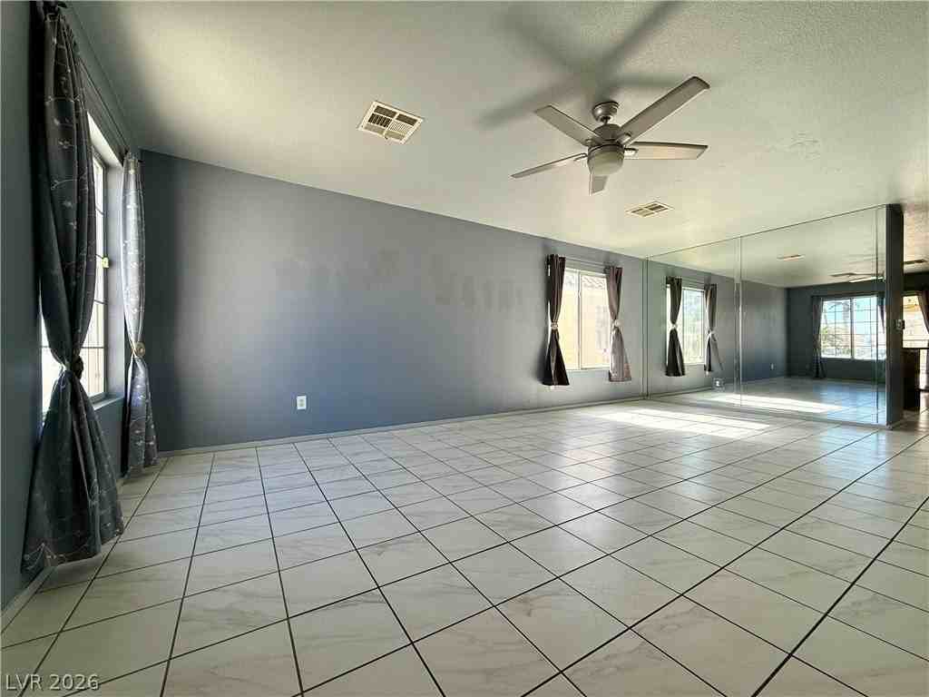 7945 Hollow Pine St - Photo 3 of 18