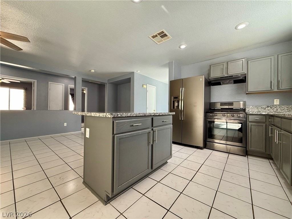 7945 Hollow Pine St - Photo 5 of 18