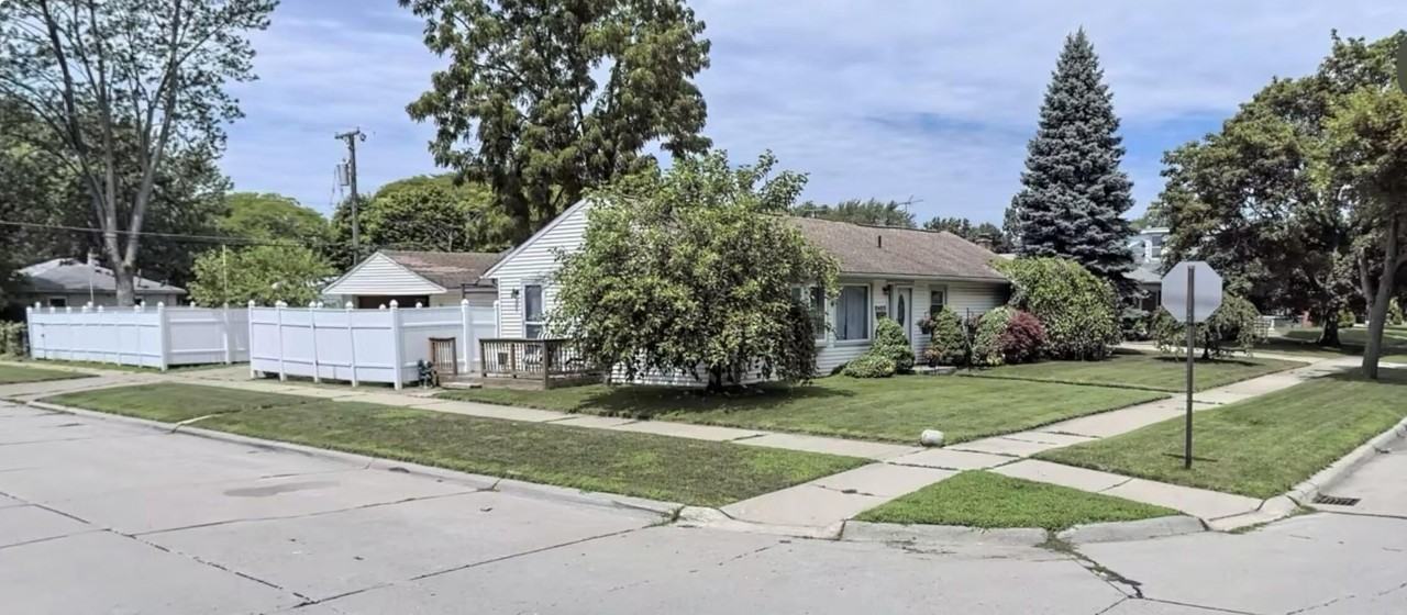 8405 Robindale Ave - Photo 5 of 13