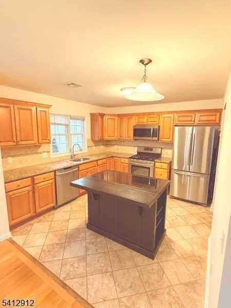 105 Fairchild Ave - Photo 5 of 23