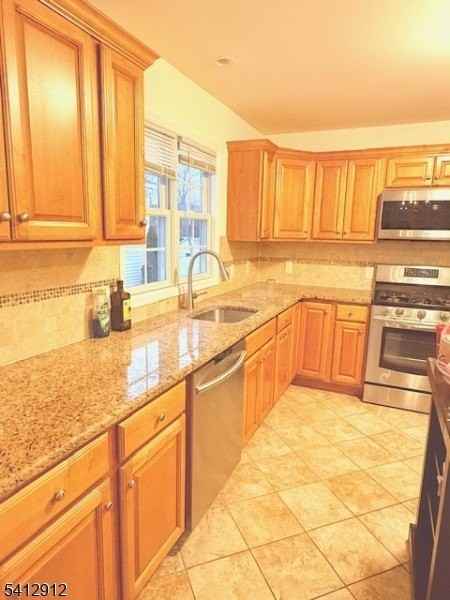 105 Fairchild Ave - Photo 6 of 23