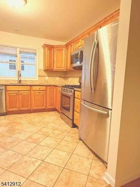 105 Fairchild Ave - Photo 7 of 23