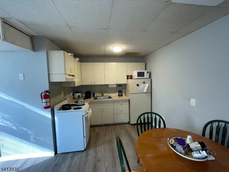 4446 N Sussex St #A - Photo 4 of 8