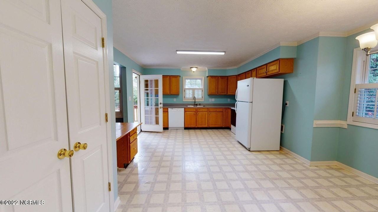 205 Fox Run Rd - Photo 3 of 13