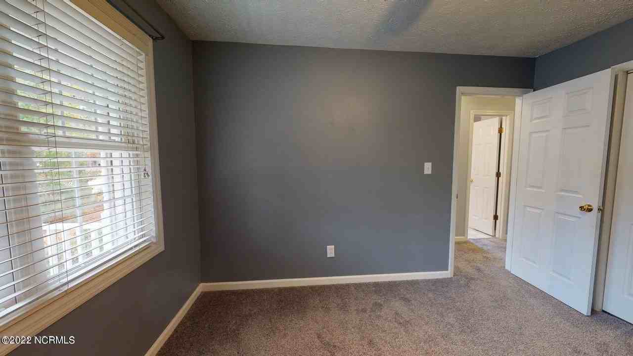 205 Fox Run Rd - Photo 7 of 13