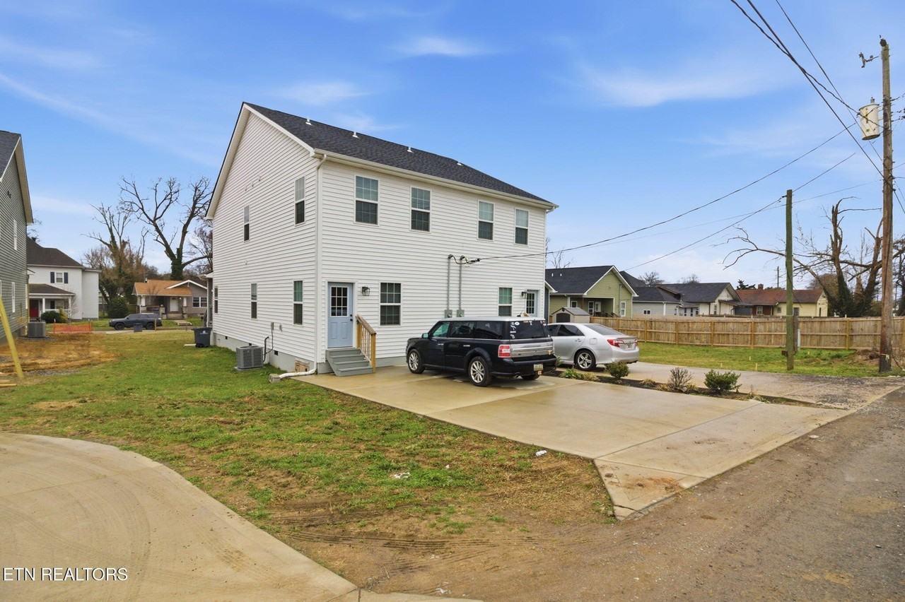 3129 Linden Ave - Photo 5 of 36