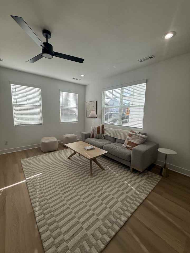 1430 S Dunn Ave #1 - Photo 3 of 11