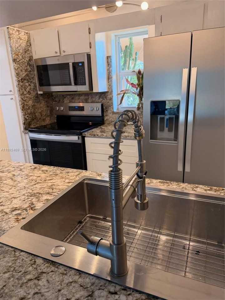 10181 Twin Lakes Dr #23B - Photo 7 of 18