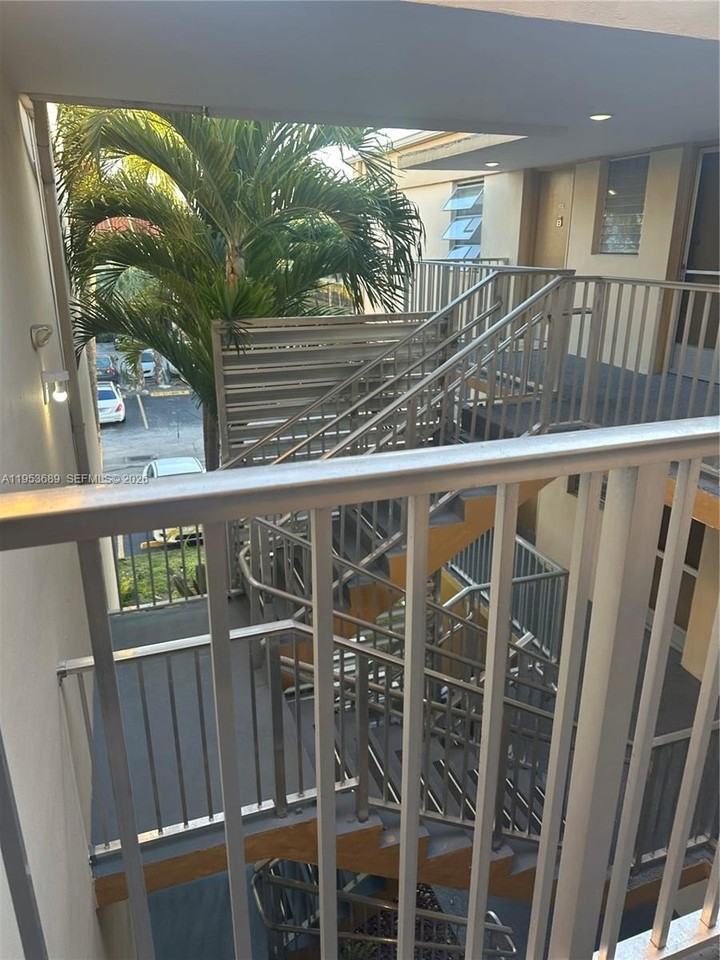 9175 Sw 77th Ave #304 - Photo 2 of 20