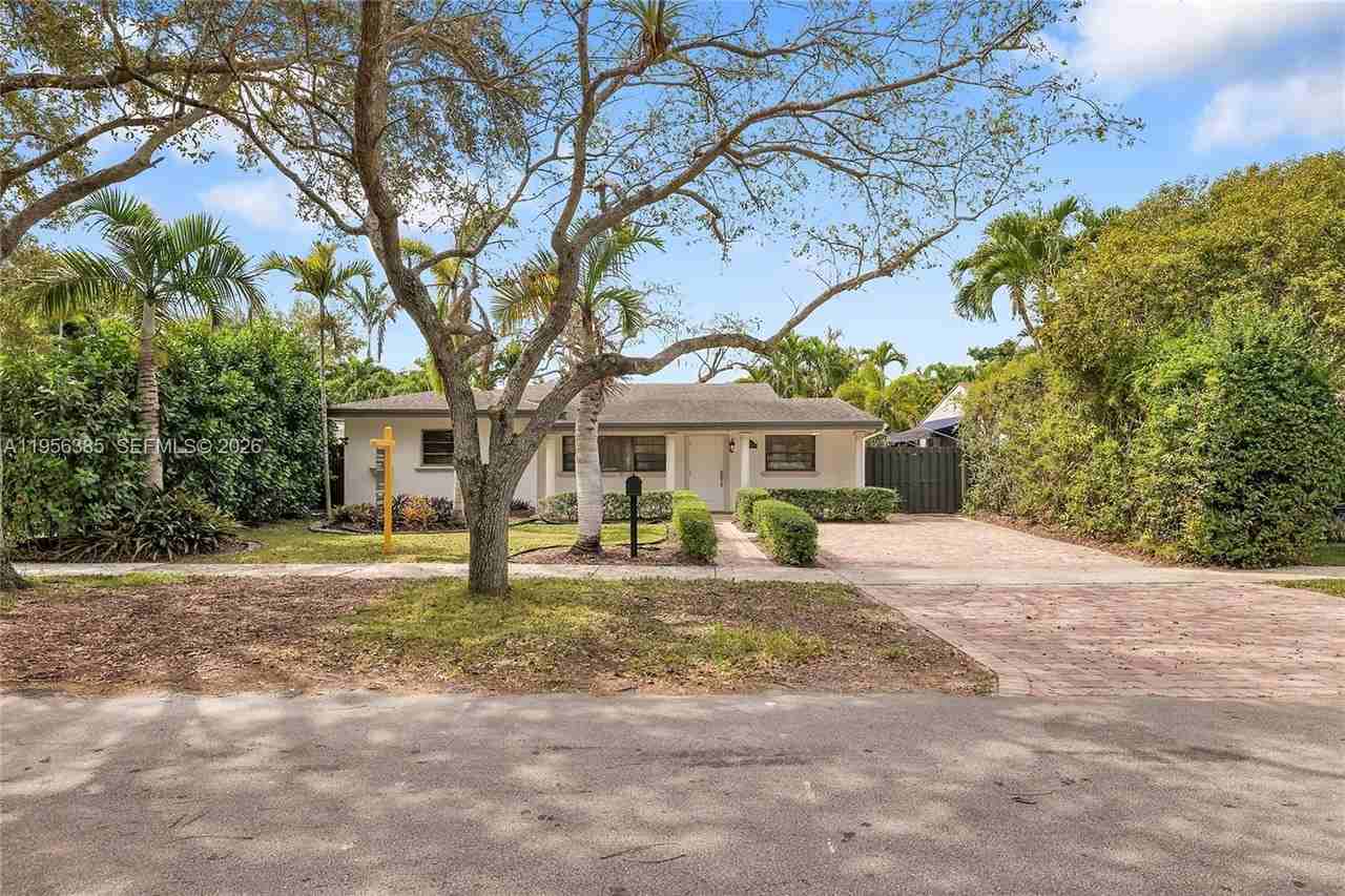 3614 Sw 58th Ave - Photo 2 of 27