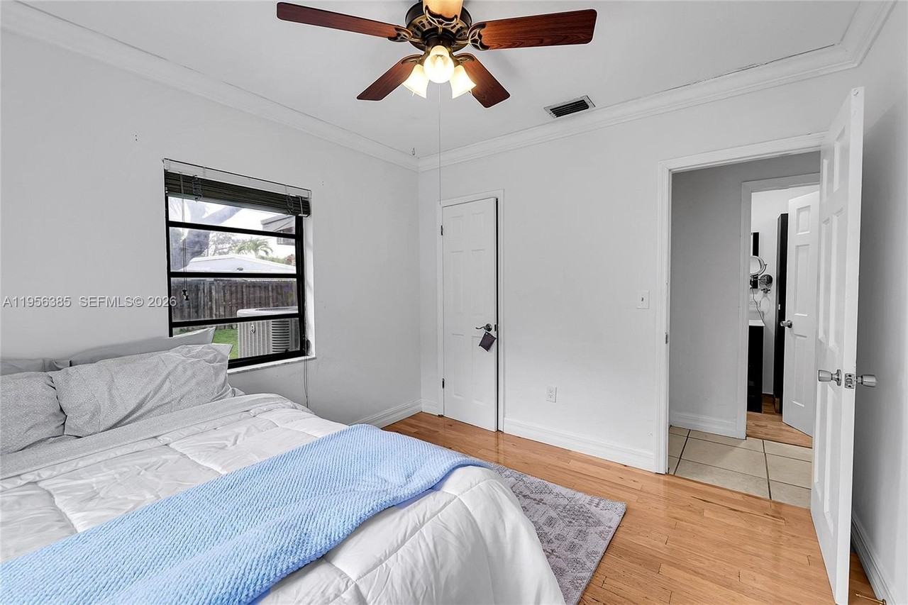 3614 Sw 58th Ave - Photo 7 of 27