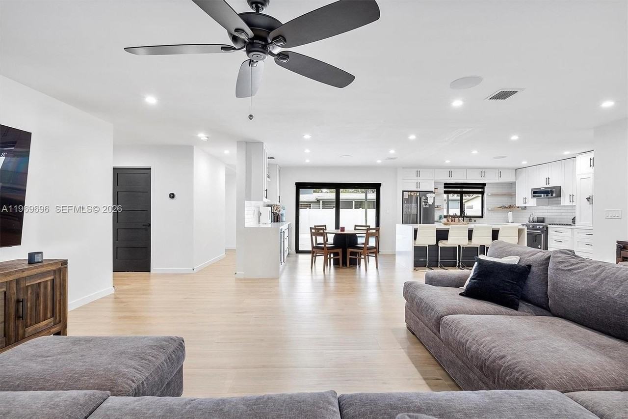 10950 Nw 16th Ct - Photo 7 of 39